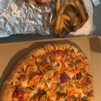 Backyard Pizza & Burgers - Buffalo chicken pizza and bacon burger combo! - Burgers Near Me - Puyallup, Washington