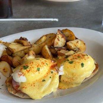 Morning Squeeze - Classic Benedict - Breakfast & Brunch Near Me - Tempe, Arizona
