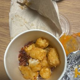 Tots that are supposed to have queso and bacon. This is the pic of my cold tots with no queso