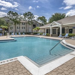 Wyndham Place Apartments - Swimming pool with lounge seating