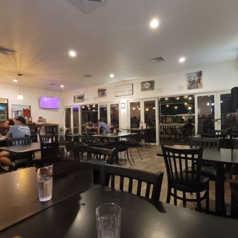 Leong’s Road House - Inside - Comfort Food Near Me - Kapaʻa, Hawaii