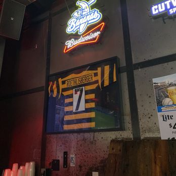Savannah Taphouse - Ben Roethlisberger signed jersey - Sports Bars Near Me - Savannah, Georgia Savannah Taphouse - Ben Roethlisberger signed jersey - Sports Bars Near Me - Savannah, Georgia