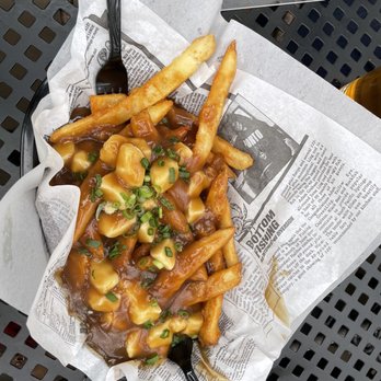 Snoqualmie Falls Brewery - Poutine with Beecher's cheese curds - Brewpubs Near Me - Snoqualmie, Washington Snoqualmie Falls Brewery - Poutine with Beecher's cheese curds - Brewpubs Near Me - Snoqualmie, Washington