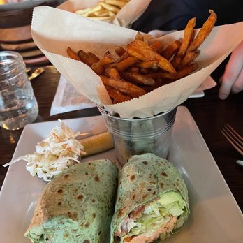 Little Barn - Salmon BLT - Pubs Near Me - Westport, Connecticut