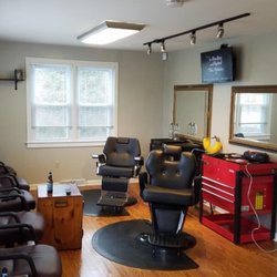 Ciccotelli's Barber Shop - Chic industrial style & modern amenities