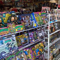 House of Heroes Comics and Collectibles - Stuff, cool stuff