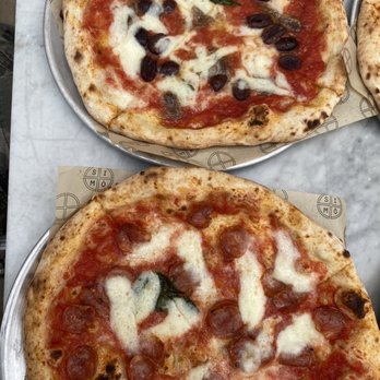 Simò Pizza - Meatpacking - Acciughe E Olive Nere Pizza, Diavola Pizza - Pizza Near Me - New York, New York