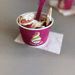 Menchies's Frozen Yogurt - Vanilla, fresh strawberries, bits of mochi, waffle chip and marshmallow filling.