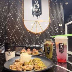 Sprite Mojito, Dubai Strawberries, Arabic Latte, Dubai panckaes and "sushi".