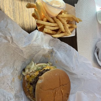 Henrie's Drive-In - Chubby burger and fries - American Near Me - Panguitch, Utah Henrie's Drive-In - Chubby burger and fries - American Near Me - Panguitch, Utah