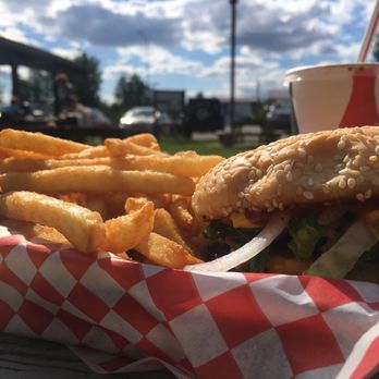 Buffalo Center Drive-In - Cheeseburger and fries basket - American Near Me - Delta Junction, Alaska