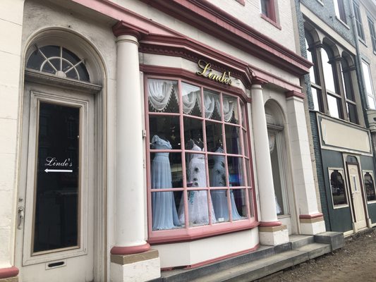 Linde S Bridal Prom 23 Lincoln Way E Massillon Oh Bridal Shops Mapquest