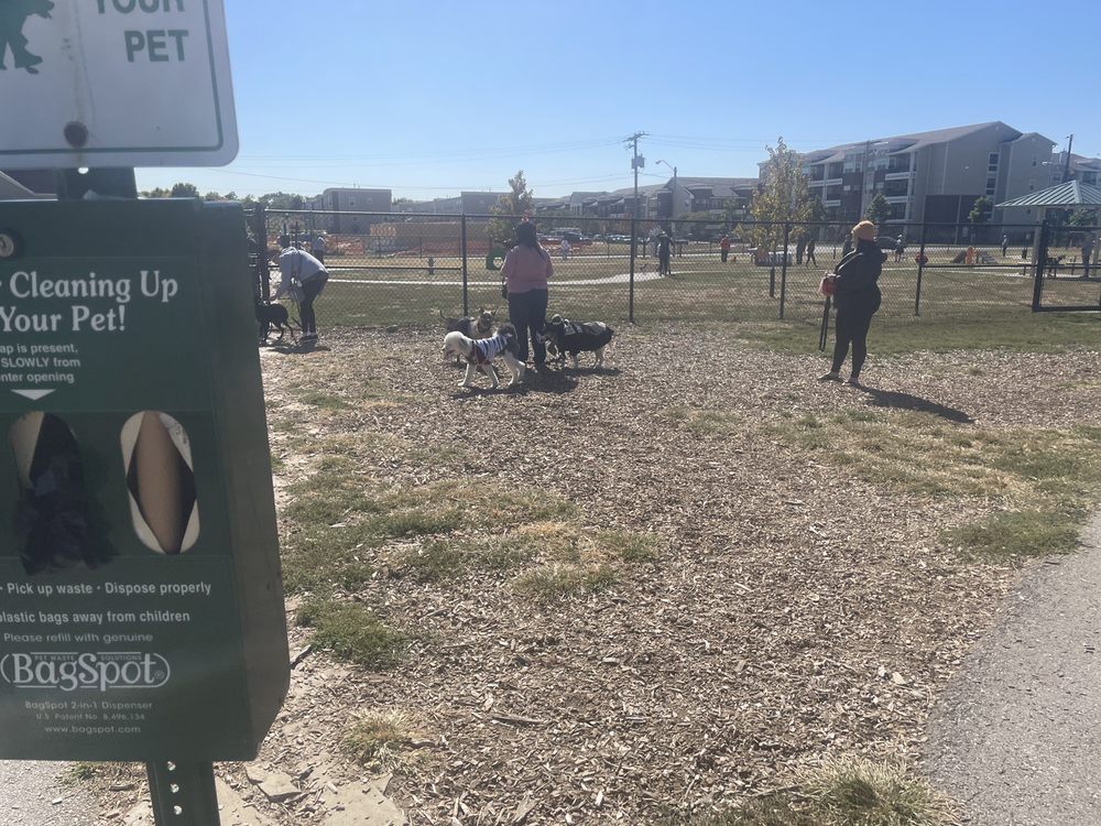 Waggin Trail Dog Park Logo