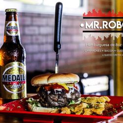Rock Out Cafe - Hamburger relleno de camarones!
