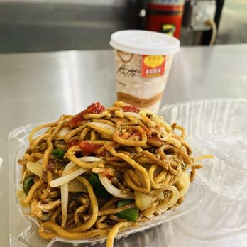 18 Bakery - $3.75 for delicious lo mein - no need to schlep to Chinatown! - Bakeries Near Me - Brooklyn, New York
