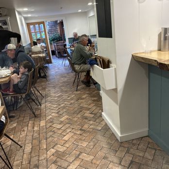 Island Kitchen - people sitting at tables in a restaurant - New American Near Me - Nantucket, Massachusetts Island Kitchen - people sitting at tables in a restaurant - New American Near Me - Nantucket, Massachusetts