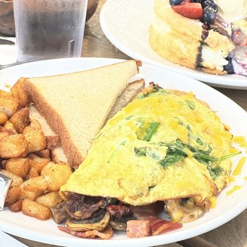 Aloha Kitchen - Breakfast & Brunch Near Me - Honolulu, Hawaii Aloha Kitchen - Breakfast & Brunch Near Me - Honolulu, Hawaii
