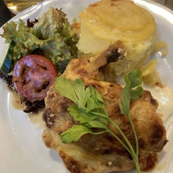 Le Catrina - Stuffed chicken leg and thigh with cheesy potatoes and salad - French Near Me - Paris, 75