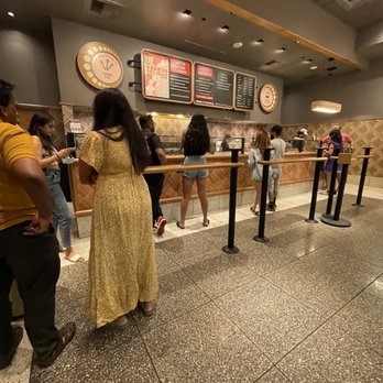 Salt & Straw - line in danville during a weekday - Ice Cream & Frozen Yogurt Near Me - San Ramon, California Salt & Straw - line in danville during a weekday - Ice Cream & Frozen Yogurt Near Me - San Ramon, California