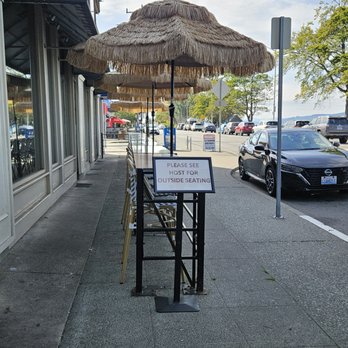 Lotus on The Beach - Outdoor bar - Cocktail Bars Near Me - Seattle, Washington Lotus on The Beach - Outdoor bar - Cocktail Bars Near Me - Seattle, Washington
