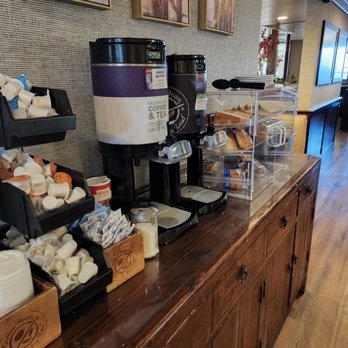 Oxford Suites - Coffee bar - Hotels Near Me - Lancaster, California