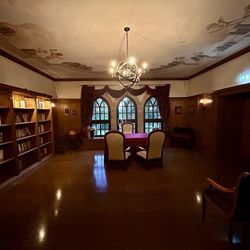 The Lakeside Burghotel zu Strausberg - The library