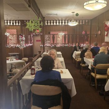 Alioto's - Inside - Italian Near Me - Wauwatosa, Wisconsin Alioto's - Inside - Italian Near Me - Wauwatosa, Wisconsin