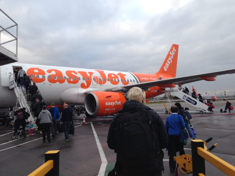 EasyJet - Boarding the plane - Airlines Near Me - Luton, CBF EasyJet - Boarding the plane - Airlines Near Me - Luton, CBF