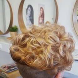 Symbolic Hair & Beauty - Curls on short hair!