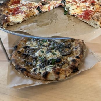 Hilltown - Pizza Near Me - Egremont, Massachusetts