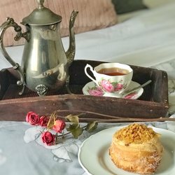 Nutmeg Bakeshop - Special monthly cruffin w/ tea