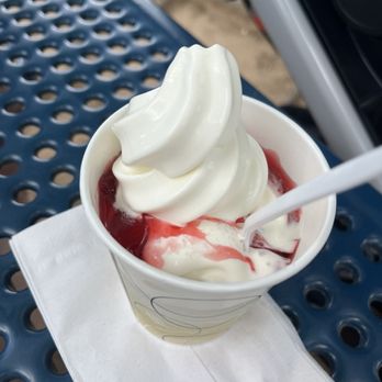 Ann's Dari Creme - Strawberry sundae - American Near Me - Glen Burnie, Maryland Ann's Dari Creme - Strawberry sundae - American Near Me - Glen Burnie, Maryland