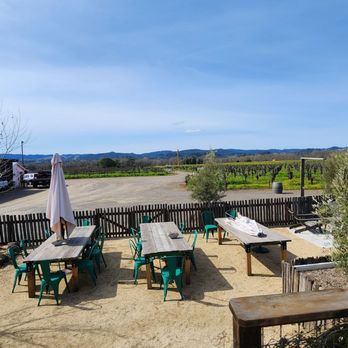 Foppiano Vineyards - a picnic area with tables and umbrellas - Wineries Near Me - Healdsburg, California