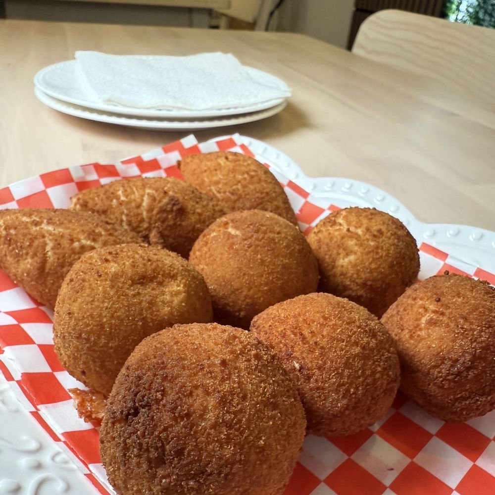 Casa Tropical - Cafes Near Me - Toronto, Ontario Casa Tropical - Cafes Near Me - Toronto, Ontario