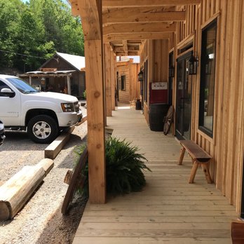 The Outpost - American Near Me - Savannah, Tennessee