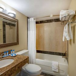 Safety Harbor Resort & Spa Trademark Collection - Guest room bath
