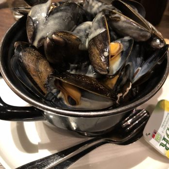 Bryggeloftet & Stuene - Mussels (appetizer size). AMAZING! I wanted to slurp the magical cream white sauce - Seafood Near Me - Bergen, 12 Bryggeloftet & Stuene - Mussels (appetizer size). AMAZING! I wanted to slurp the magical cream white sauce - Seafood Near Me - Bergen, 12