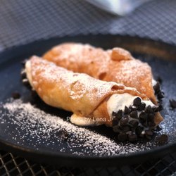 Viale - Choco Chip Cannoli ($4) - sweet ricotta & fennel pollen. Pretty good, shell is quite light