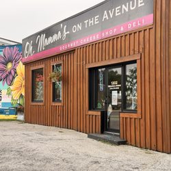 Oh Mamma's On the Avenue