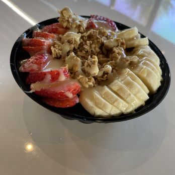 Island Touch - Acai bowl with granola, banana, strawberries and condensed milk - Coffee & Tea Near Me - Ocoee, Florida