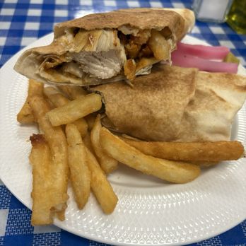 El Gourmet - Shish tawook sandwich - Lebanese Near Me - Pickering, Ontario