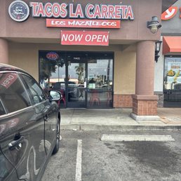 Exterior outside entrance of Tacos La Carreta - Entrance - Whittier, California Exterior outside entrance of Tacos La Carreta - Entrance - Whittier, California