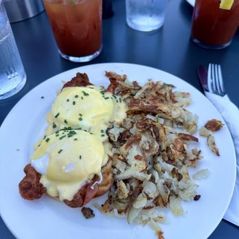 Row - Eggs Benedict with their classic Bloody Mary - New American Near Me - Olympia, Washington