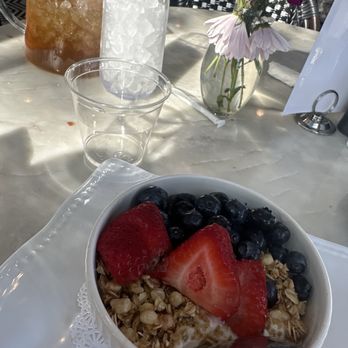 Le Petit Paris San Pablo - Yogurt & Granola - French Near Me - Jacksonville, Florida Le Petit Paris San Pablo - Yogurt & Granola - French Near Me - Jacksonville, Florida