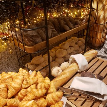 Hilton Amsterdam - Breakfast breads at Roberto's for breakfast. - Hotels Near Me - Amsterdam, New Hampshire