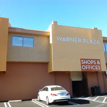 Warner Plaza - view of rear parking as seen from 101 Freeway - Shopping Centers Near Me - Woodland Hills, California