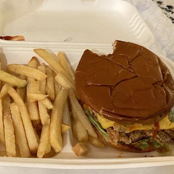 Halal Eatz - Crispy Chicken Burger - Fast Food Near Me - Burlington, Massachusetts