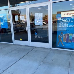 I am patiently waiting outside for 15 minutes. There is one customer in the store, but they won't let me in. I am patiently waiting outside for 15 minutes. There is one customer in the store, but they won't let me in.