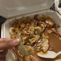 No limpian bien los camarones, antes estaban más buenos, ahora los camarones se miran de baja calidad todos blancos
