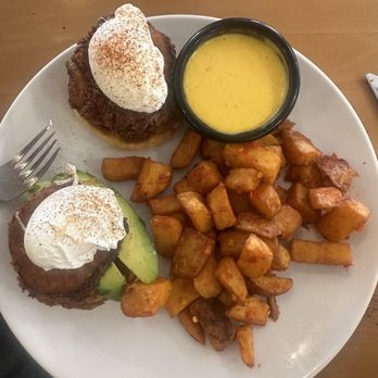 Brunch Snob - Veggie Benedict: fried green tomato and avocado slices! - Breakfast & Brunch Near Me - Phoenix, Arizona Brunch Snob - Veggie Benedict: fried green tomato and avocado slices! - Breakfast & Brunch Near Me - Phoenix, Arizona